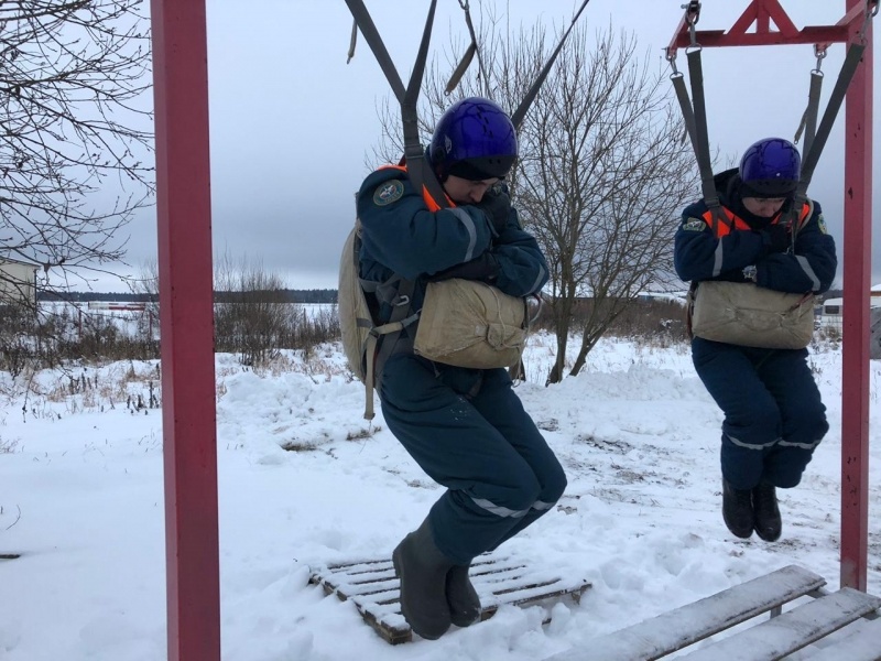 Продолжаются сборы по воздушно-десантной подготовке