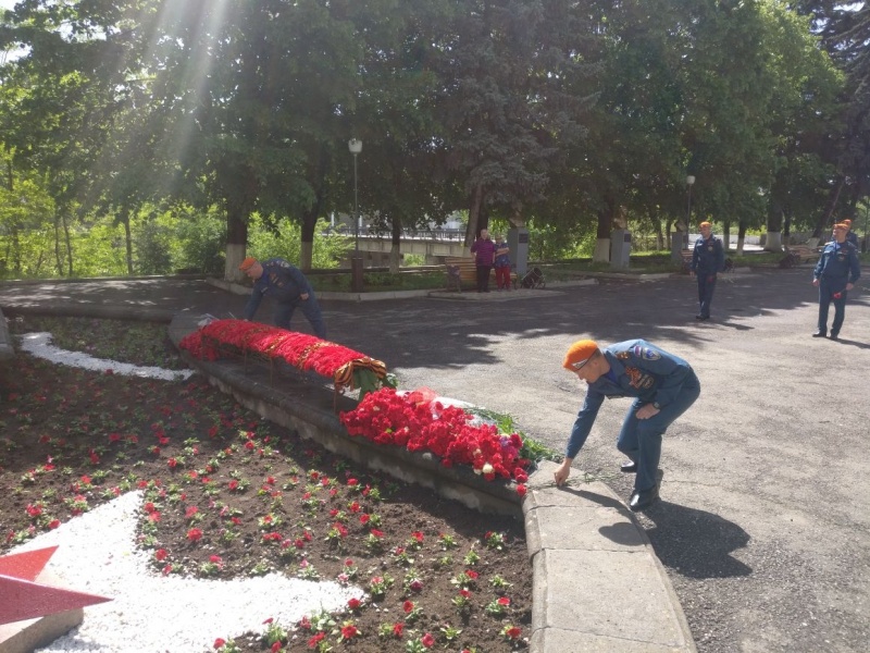 Возложение цветов и венков на мемориальном комплексе г. Цхинвала