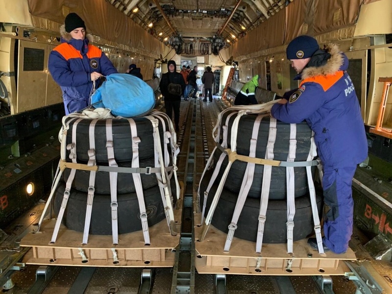 Проводятся совместные тренировки летных экипажей и спасателей Центра "Лидер" по освоению и применению авиационно-спасательных технологий