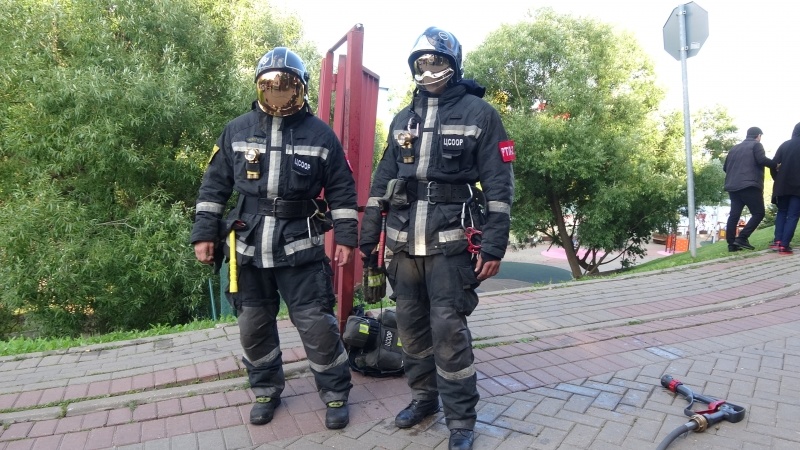 Занятия по тушению автомобильного транспорта в условиях густой городской застройки