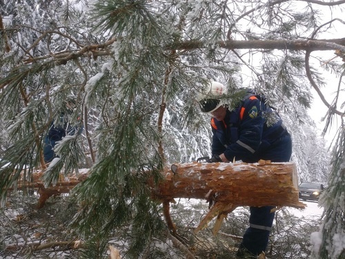 В Егорьевске устраняют последствия снегопада