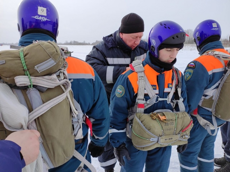 Продолжаются сборы по воздушно-десантной подготовке