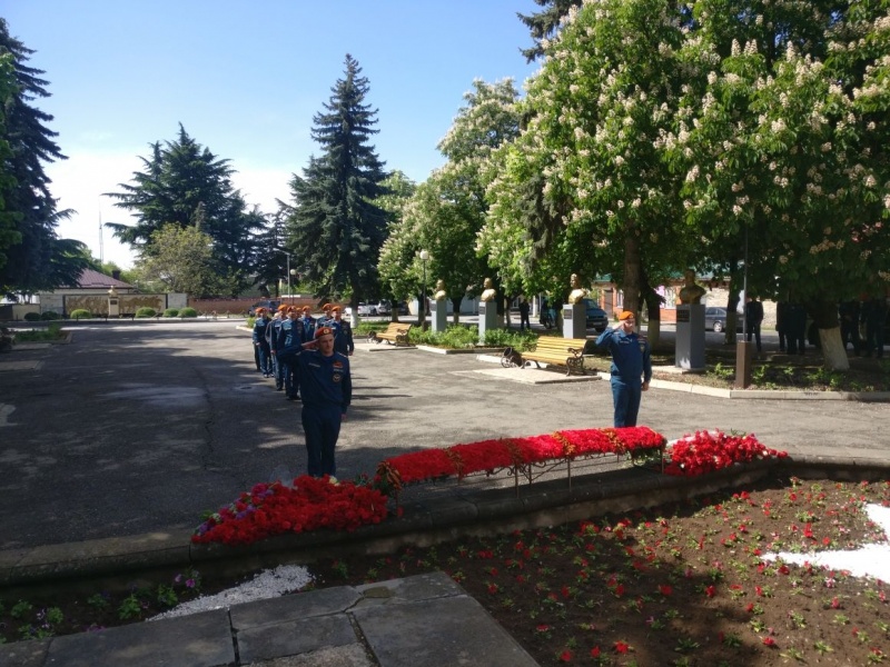 Возложение цветов и венков на мемориальном комплексе г. Цхинвала