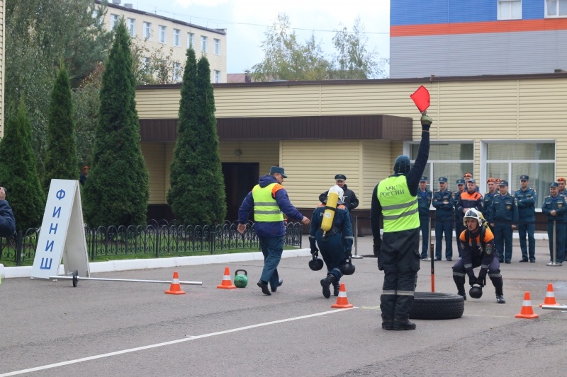 Завершились соревнования по пожарному кроссфиту
