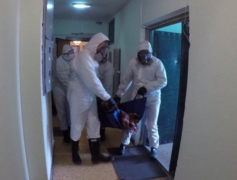 Оказание помощи при переноске больного