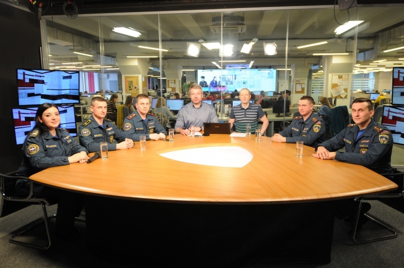 Спасатели Центра "Лидер" приняли участие в видеозаписи Круглого стола