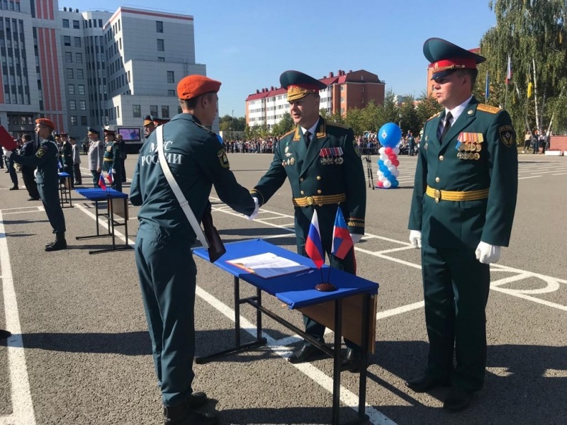 Принятие Военной присяги курсантами ФГБОУ ВПО "Академия гражданской защиты МЧС России" Принятие Военной присяги курсантами ФГБОУ ВПО "Академия гражданской защиты МЧС России"