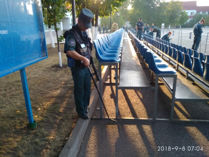 Проверка места проведения торжественного мероприятия на наличие взрывоопасных предметов Проверка места проведения торжественного мероприятия на наличие взрывоопасных предметов