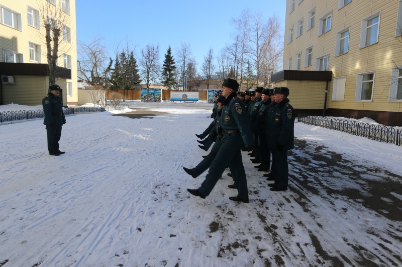 Проведение строевого - смотра с категорией прапорщиков