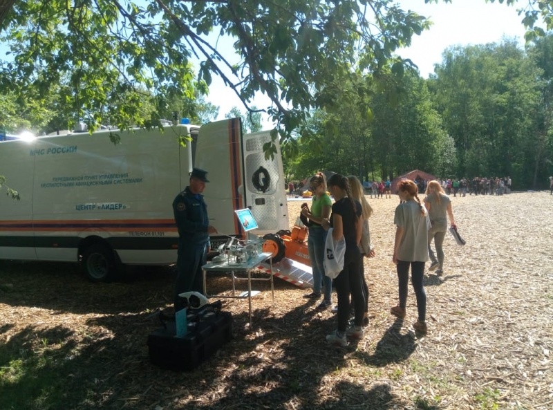Выставка спасательного оборудования Центра во время проведения военно-патриотической игры "Тропа "БОЕВОГО БРАТСТВА''
