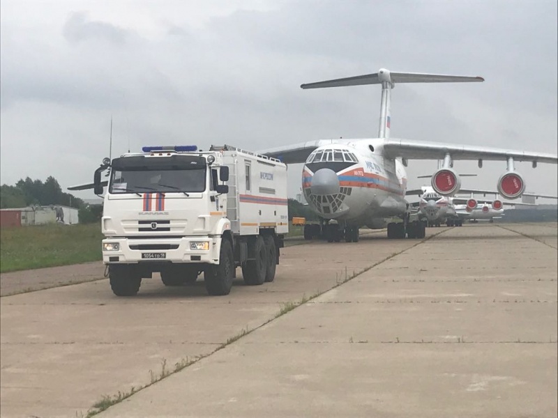 Тренировка по погрузке новых образцов специальной техники на борт транспортного самолёта ИЛ-76ТД Тренировка по погрузке новых образцов специальной техники на борт транспортного самолёта ИЛ-76ТД