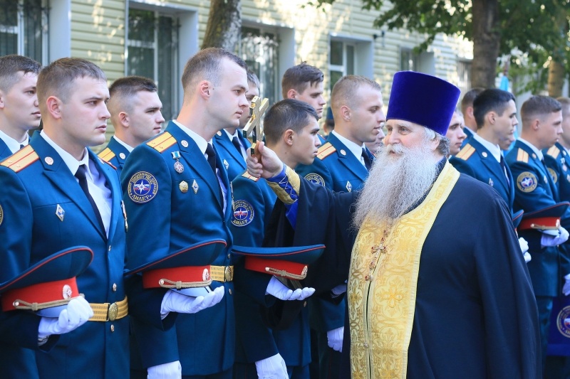 Торжественное построение, посвященное распределению молодых лейтенантов по подразделениям Торжественное построение, посвященное распределению молодых лейтенантов по подразделениям